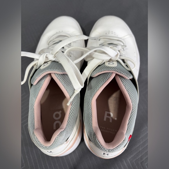 On Running Women’s The Roger Advantage sneakers White Rose Size US 9 - Picture 2 of 8
